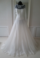 Second hand wedding dress - Suzanne Neville Leading Lady